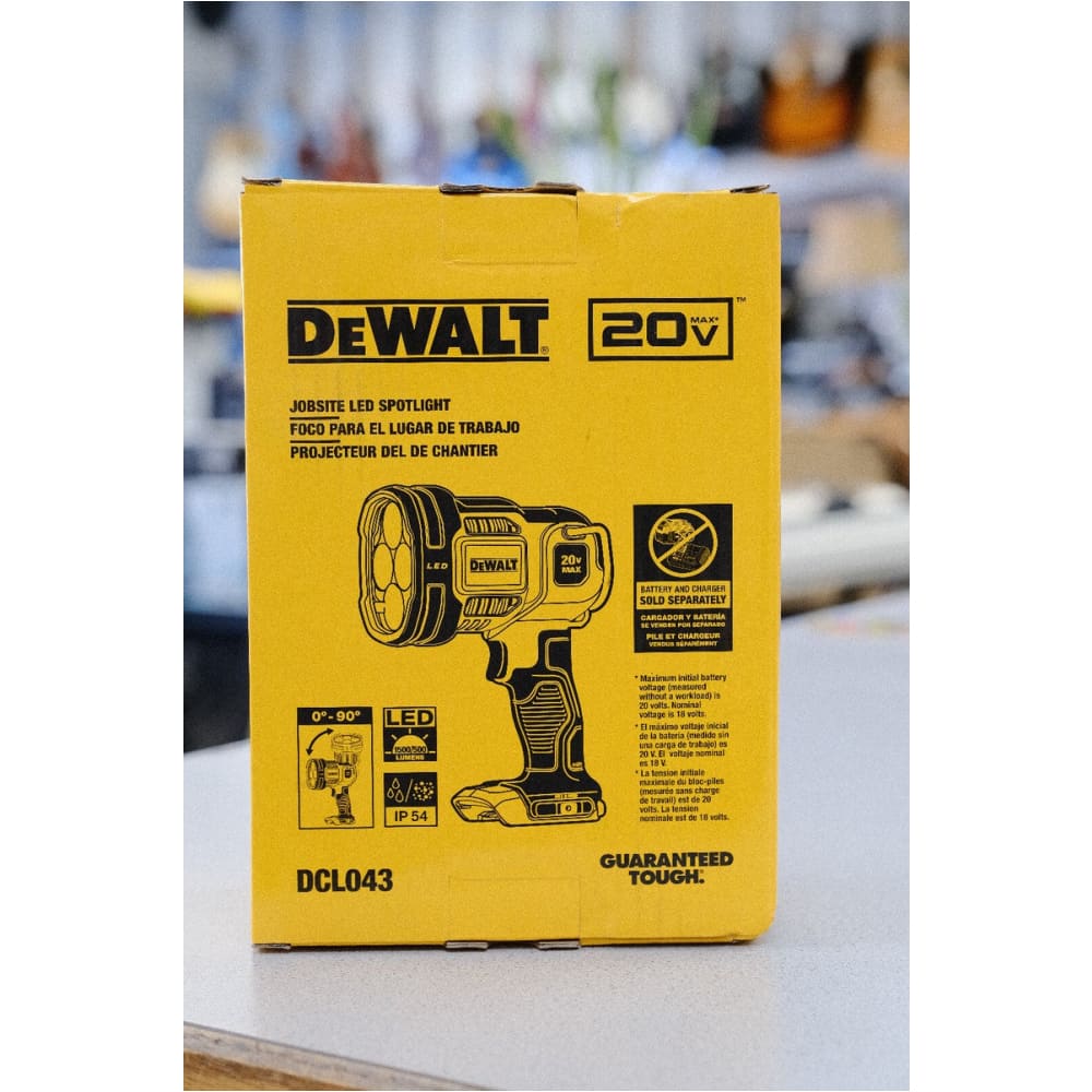 Linterna LED de Trabajo DeWALT de 1500 Lúmenes DCL043