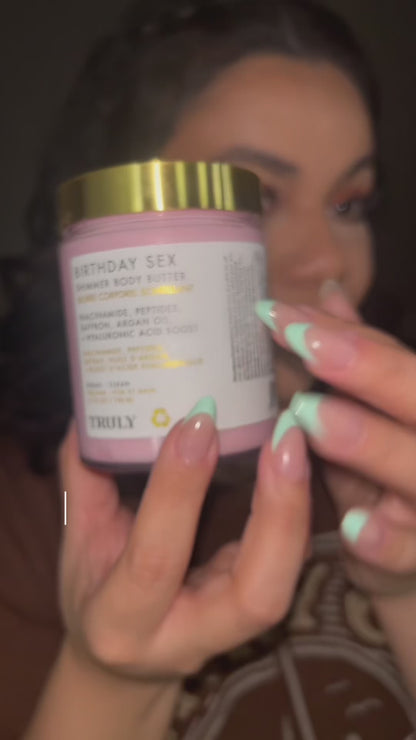 Crema Corporal Truly Shimmer Birthday Sex – Hidrata, Da Brillo y Reafirmación Tu Piel
